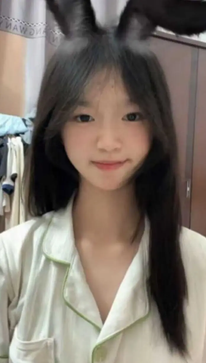 抖音最近很火长得一副人畜无害脸的高颜值小网红