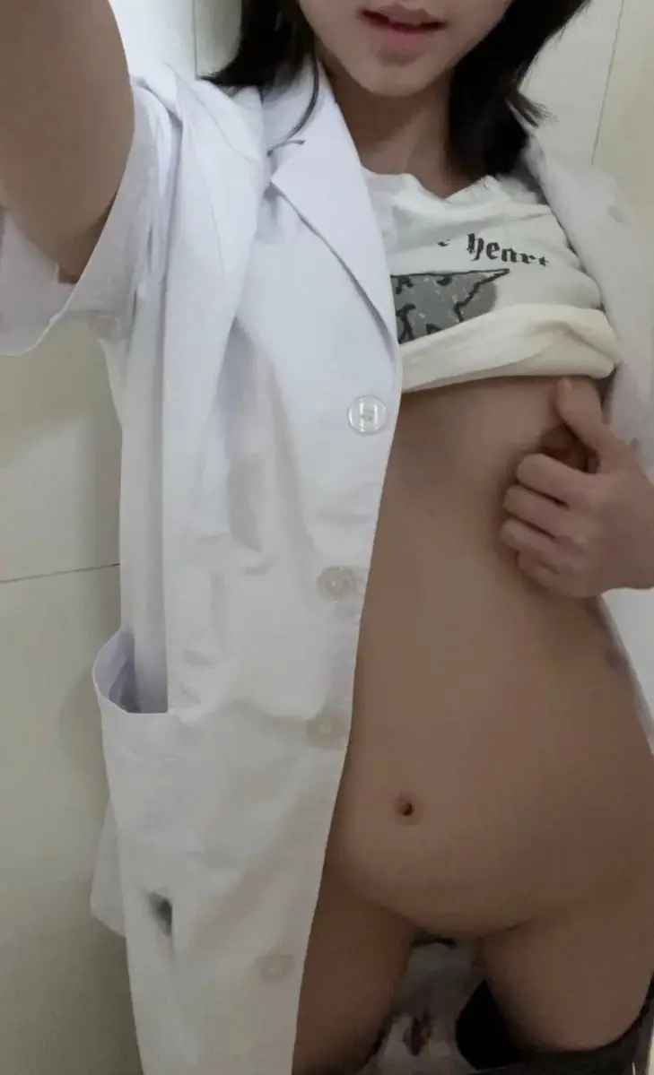 极品身材学生妹子宿舍露脸自拍自摸骚叫好痒