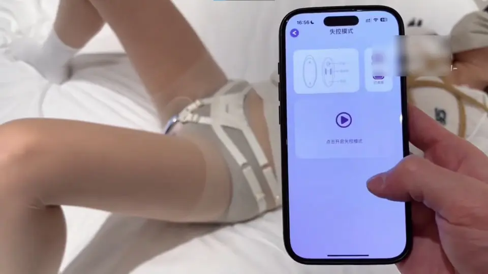 捆绑极品妹子调教让他变成母狗！