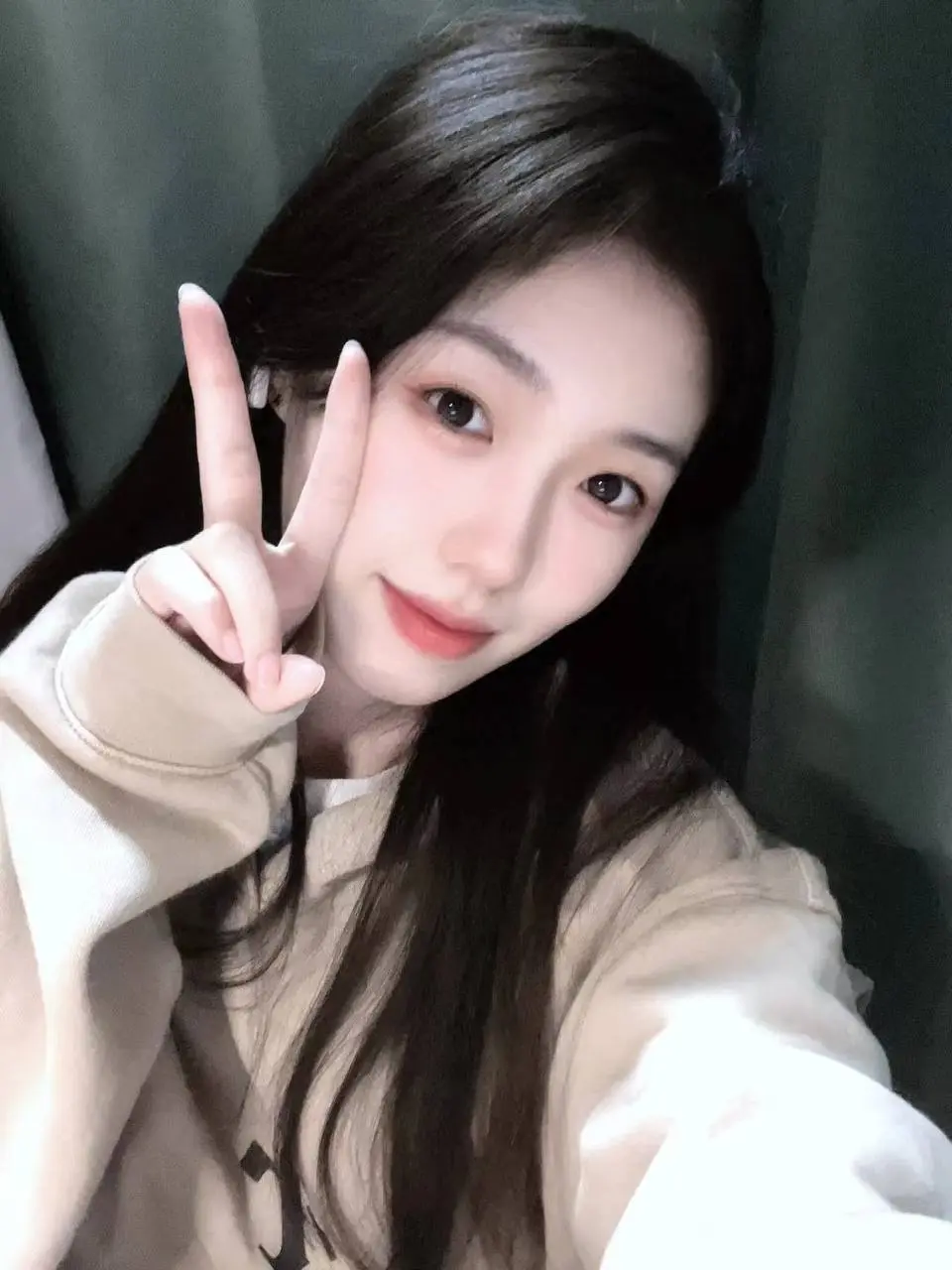 极品颜值的护士妹妹上厕所尿尿被偷拍泄密到网上