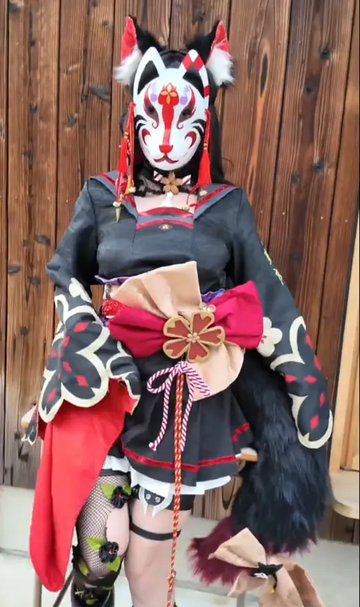 狐娘cos公开手指插穴舔屌
