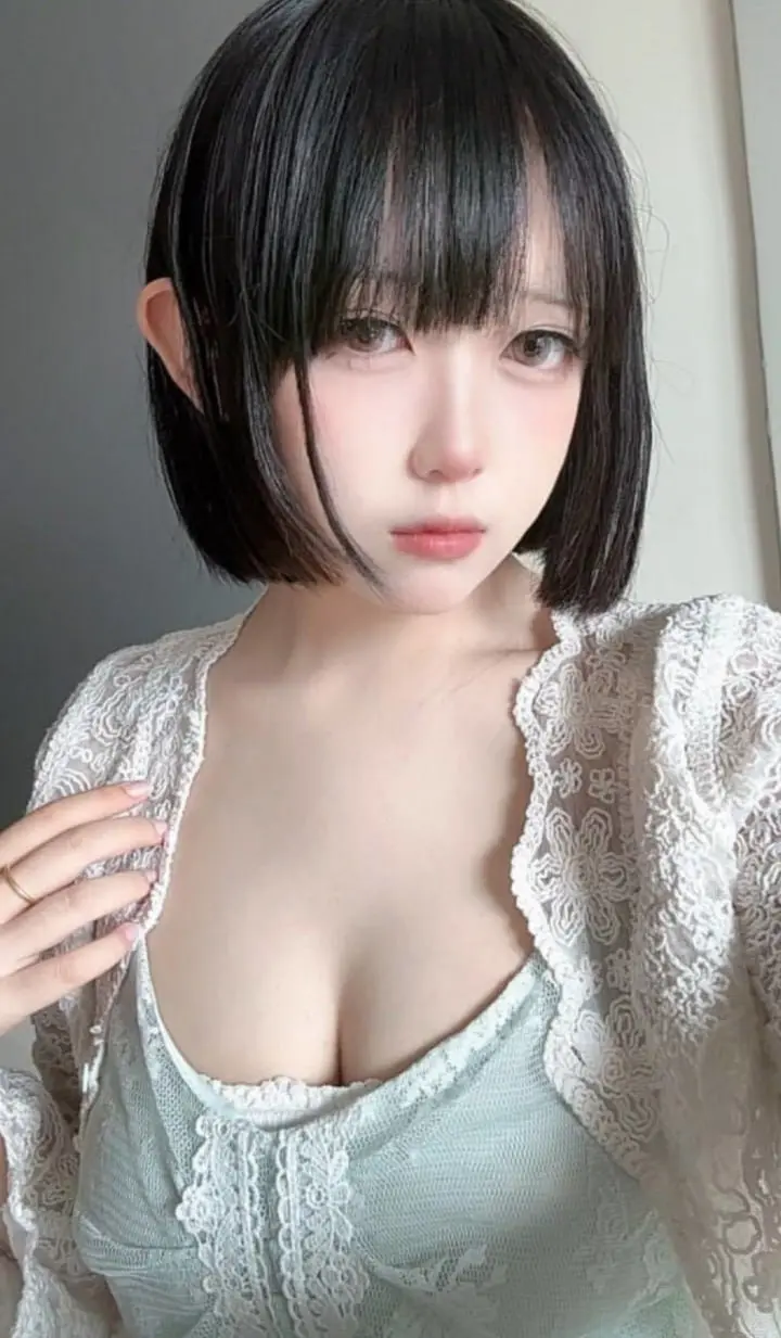 非主流短发萝莉, 美乳嫩穴 情趣女仆白丝真空开档
