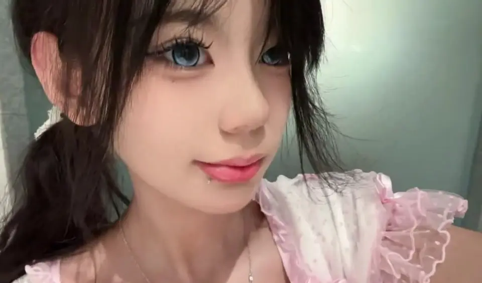 露脸清纯高中生少女萝莉刚满18岁