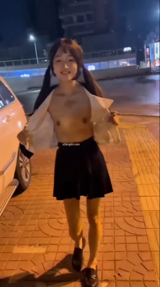 JK母狗在户外露出❕❕