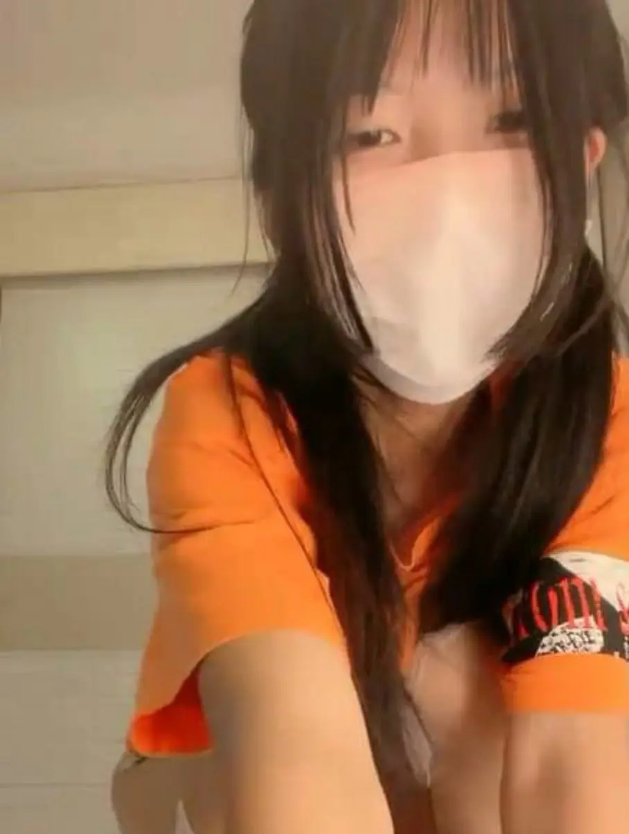 顶美高颜值的少女，情侣大秀直播