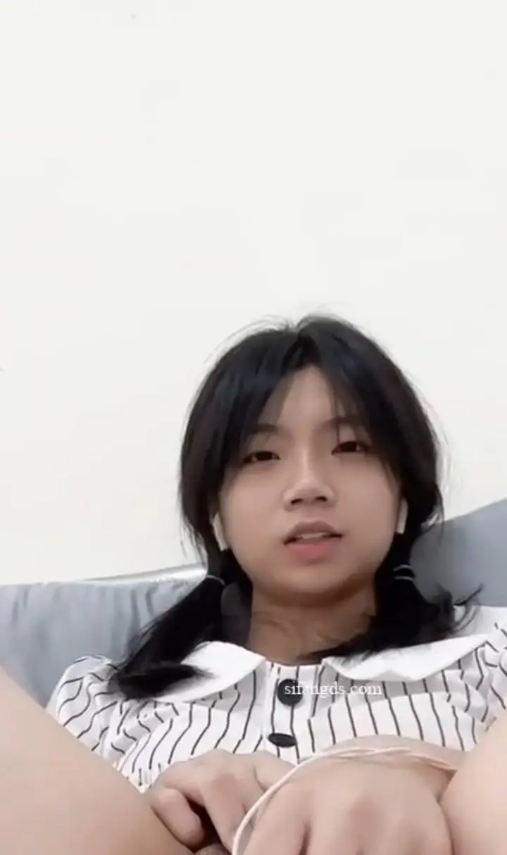 反差汉服粉嫩小萝莉屁眼插白猫尾 张开双腿无毛白虎小穴道具玩弄