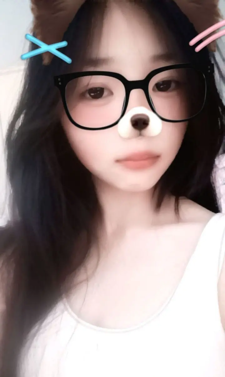 颜值超高的极品美少女学生