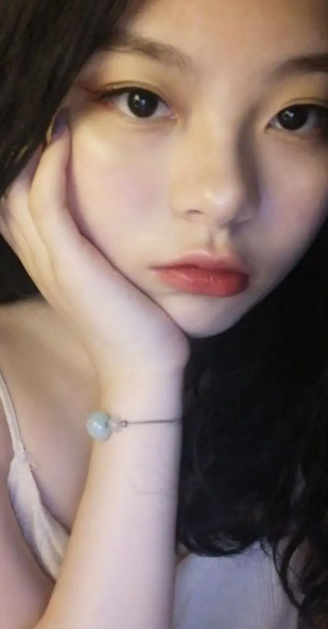 02年高颜值学生美少女母狗被男友的大粗屌草极品无毛白虎嫩逼