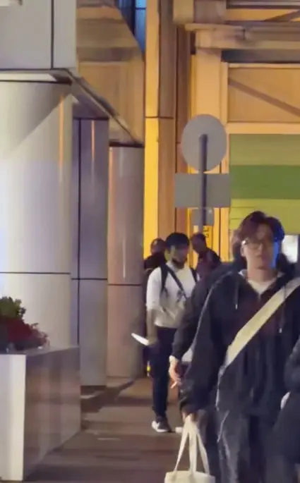 香港屯门市广场持刀伤人事件 越南籍男子带冰d厨房偷刀 冲向人群挟持人质被击毙 现场监控流出!
