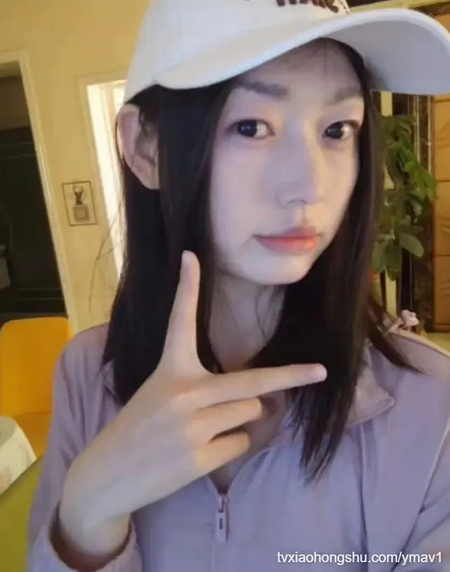 纯洁可爱学生妹 被精神小伙调教黑丝蒙眼 各种玩弄挑逗