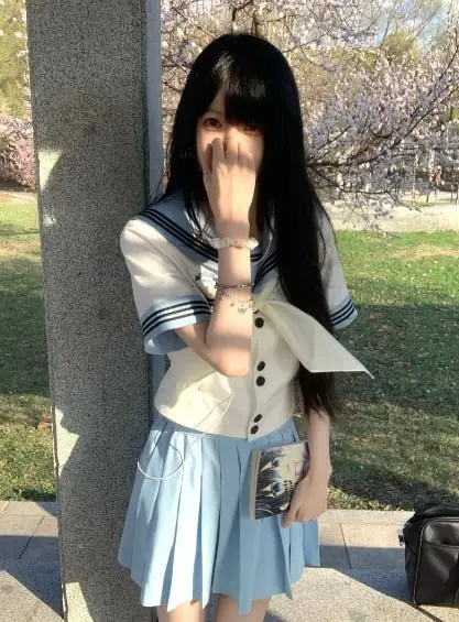 JK制服超甜学生妹趁父母不在家把黄毛小男友领回家
