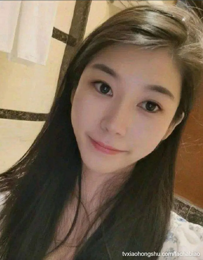 反差校花：课堂清纯女神，假期变身小母狗！