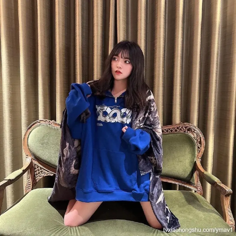 拿下还是学生的小姨子，这逼太紧了，后人爆操