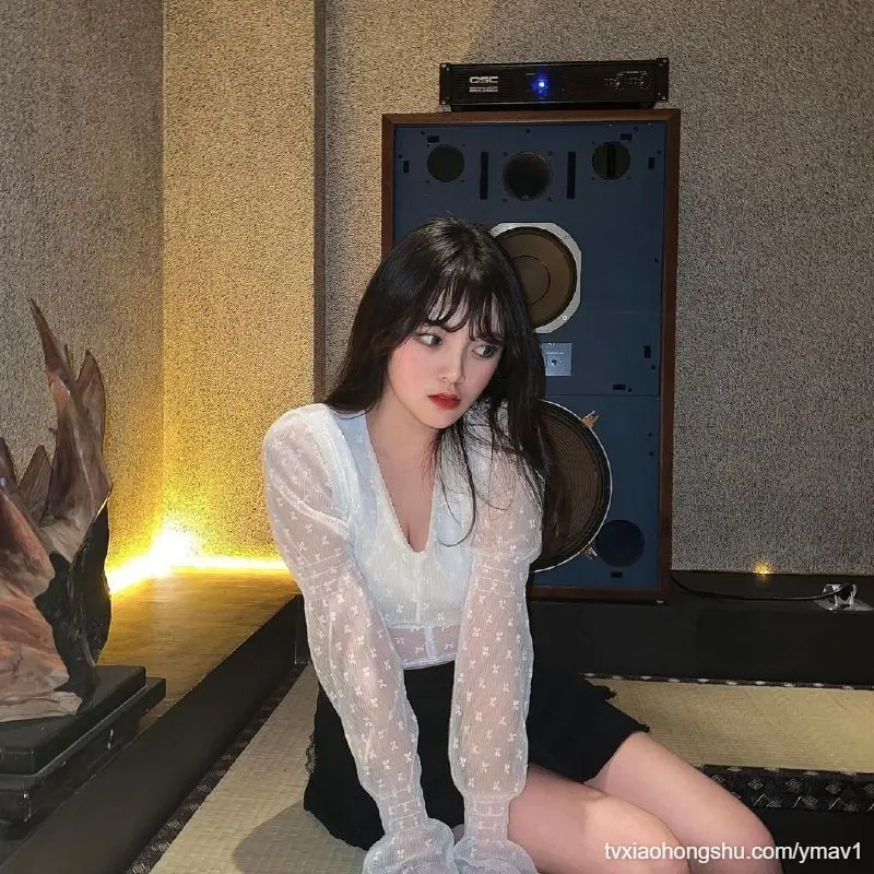 拿下还是学生的小姨子，这逼太紧了，后人爆操
