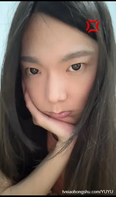 30歲臉頰肉要靠手撐著才不會太垂😔