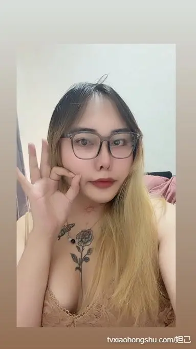 我老闆說 穿這樣不會冷唷？  我說蠻溫暖的呀，我有穿毛茸茸的外套