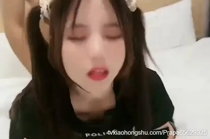 就算来电话的是她男朋友她也没忍住，直接叫出声