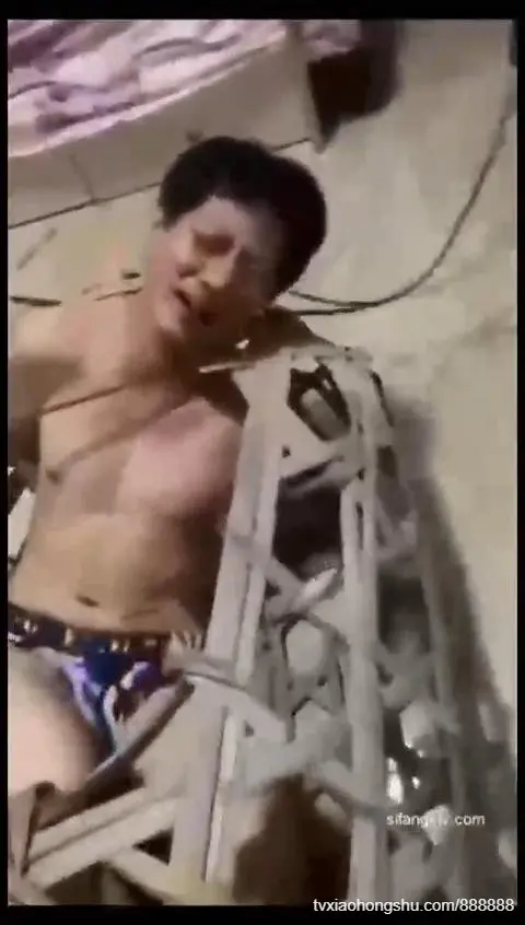 少妇人妻30位被捉奸~少妇被老公捉奸一顿暴打有的人妻出轨被捉奸浸猪笼合集