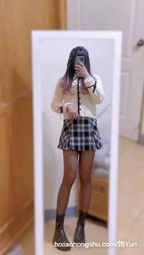 終於放假了 今天穿新買的衣服出門❤️ 上衣跟裙子都是GRL的