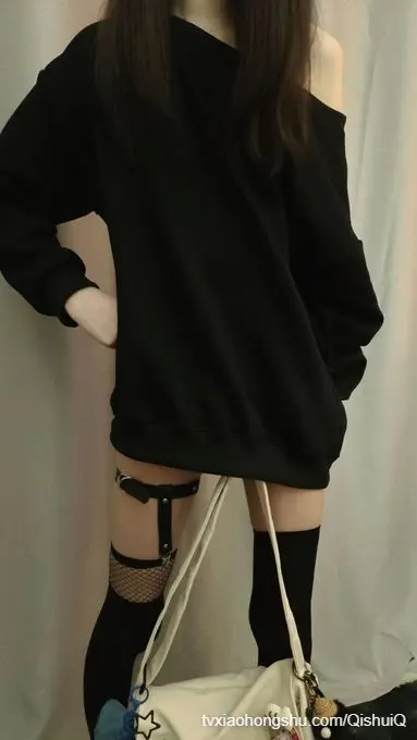 是小男娘在寝室偷偷女装的照片呀~