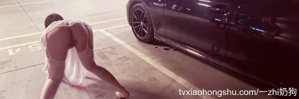 优雅站姿微露乳 电动大爷不知情