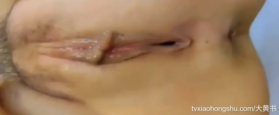 强插水嫩阴部蜜桃奶的学生妹