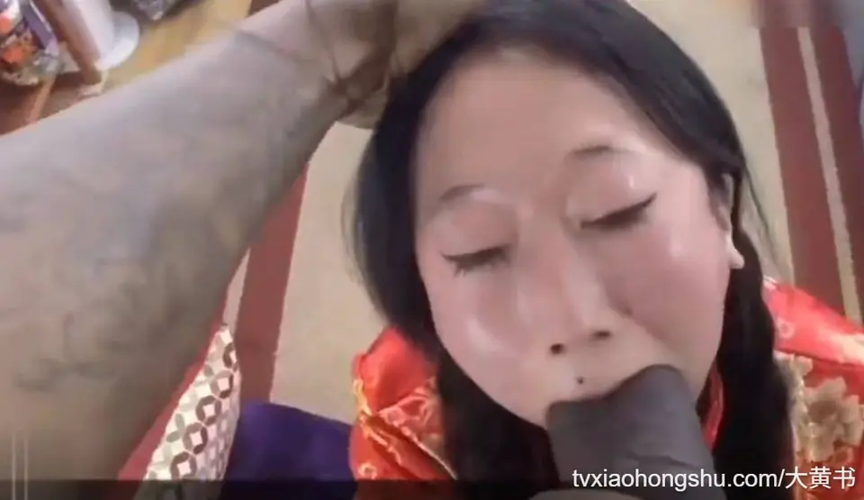 亚裔黑婊被轮操到出血吞精
