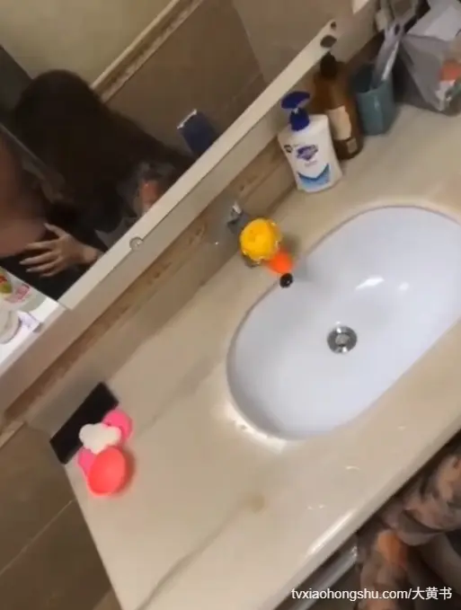 无套内射夹住妹夫给的精液