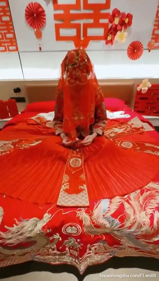会喷水的亲姐姐️ ！亲姐新婚前夜红色婚纱把我叫到身边说姐姐今晚最后一次给你