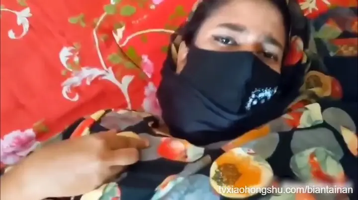 变态男和他的淫荡继妹享受着孟加拉式的性爱