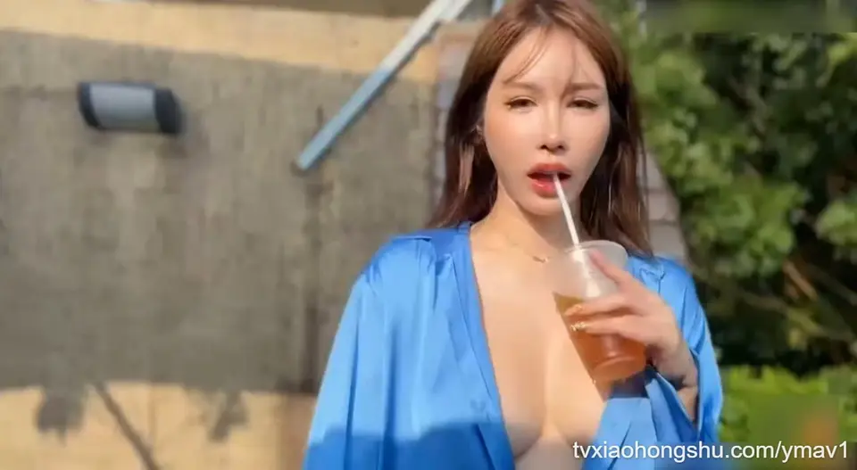 极品女神 辛尤里第一视角户外做爱