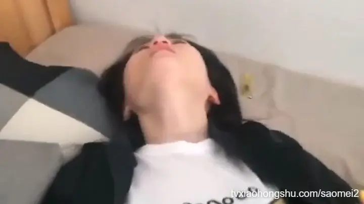 哥哥把上大学的清纯妹妹给操了。骚逼紧致操着真爽