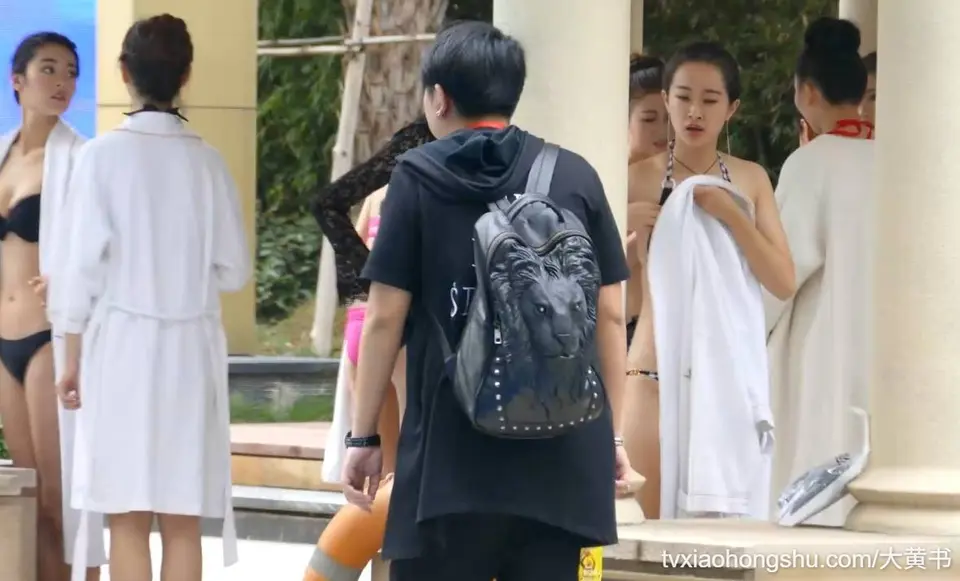 模特 无良摄影师 偷拍模特的私密处