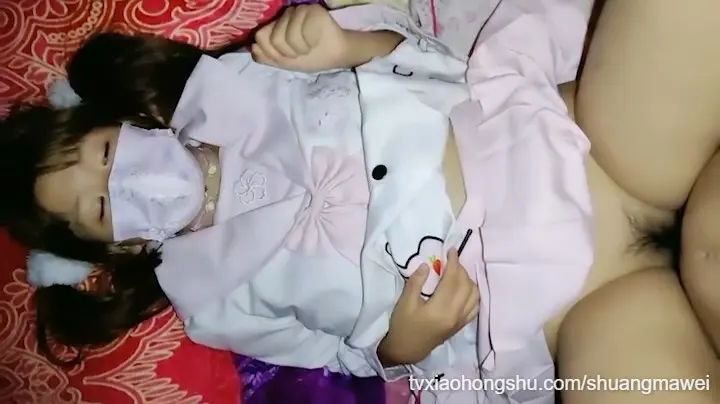 双马尾萝莉妹妹，毛毛挺浓密第一视角被哥哥抽插