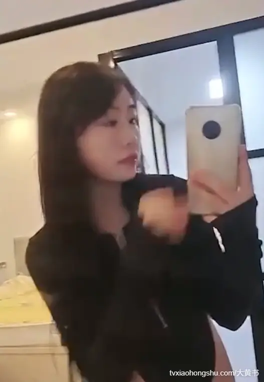 巨乳女神 D奶巨乳超柔软，手指掰开骚逼玩弄！