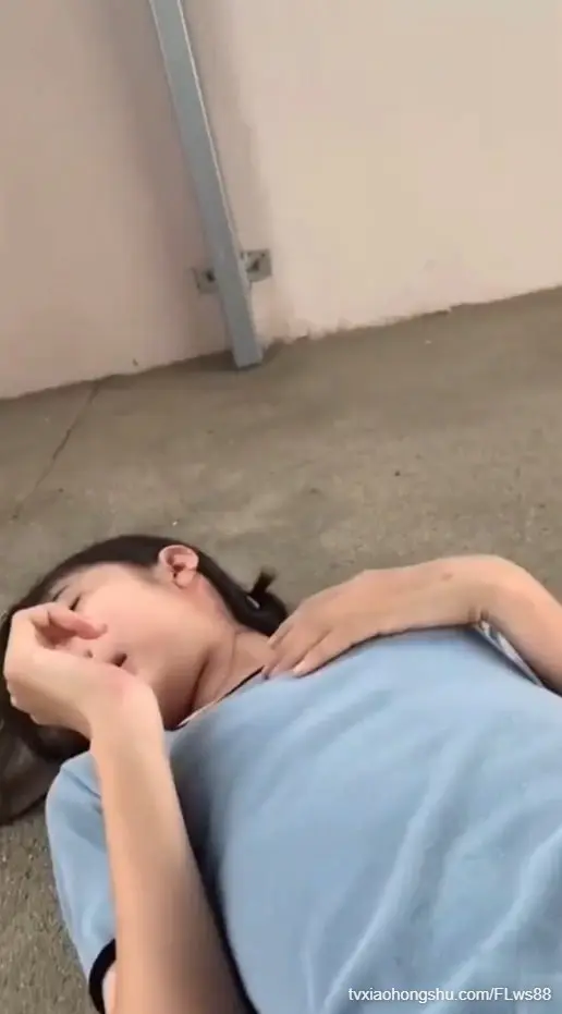 【 兄妹乱伦 】 超清纯的的18岁学生妹子与哥哥乱伦