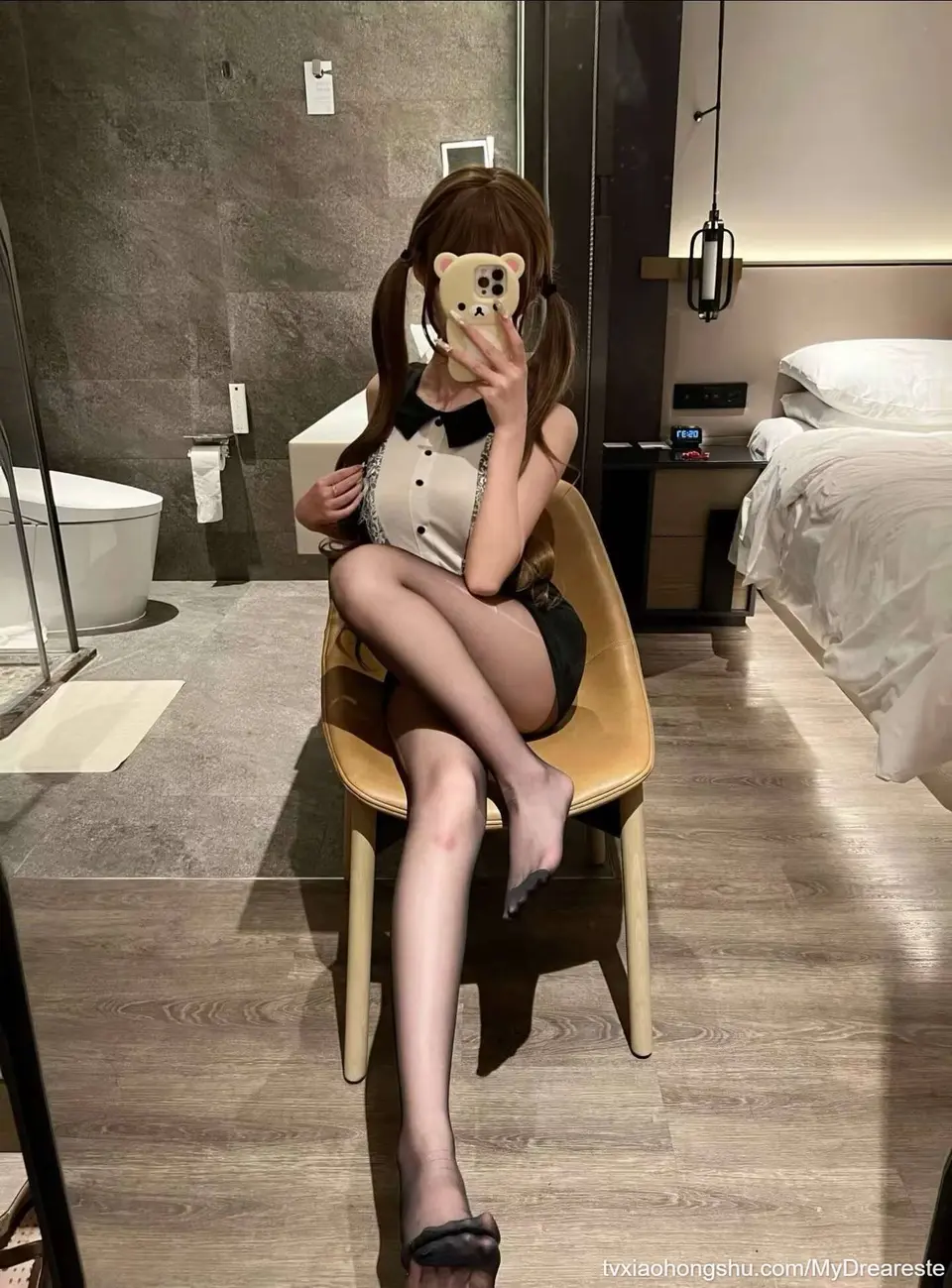 还在被门哥按在床上