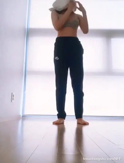 韩国【 N号房 】 粉嫩发光超可爱小妹妹厕所露出自慰人间极品小要莉