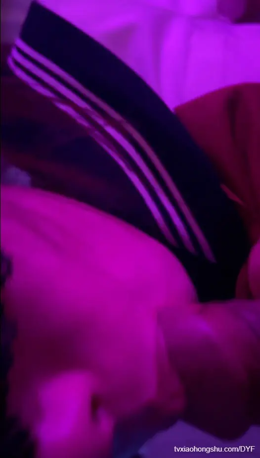 成都御萝双修少女，人前是在抖音爱臭美的网红小姐姐