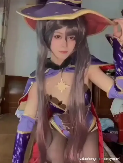 【推特coder女神露奶自慰流出】看着就很欠操的样子，骚逼反差婊