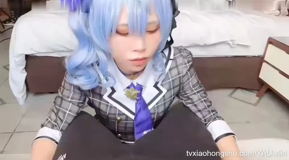 爆操淫穴饱满的白虎嫩逼COS少女