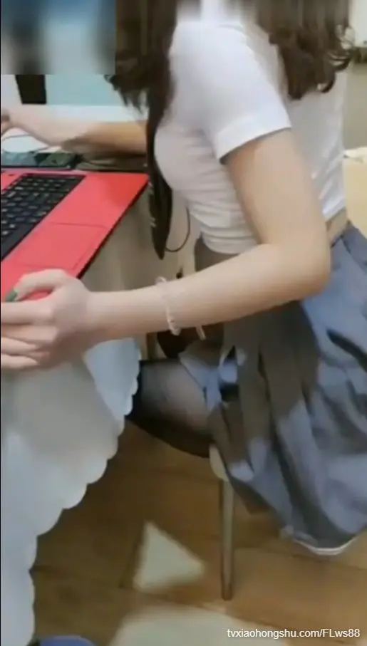 【真实偷情】-爽操女友的极品骚货闺蜜巴黎世家极品美臀爽歪歪