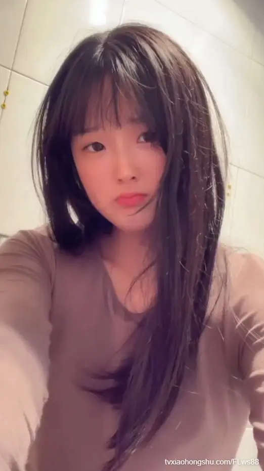 大二妹子给男友发手机里自拍视频想不到私下这么骚