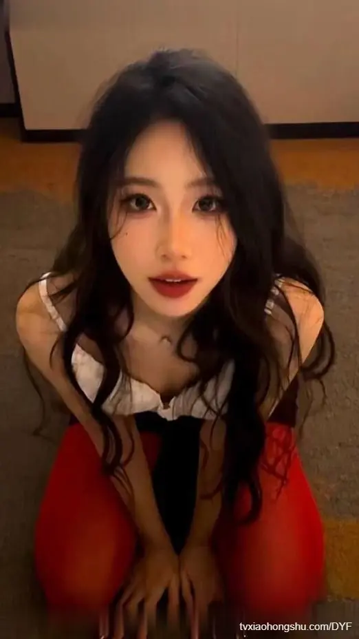 美好的一天从羡慕有钱人开始调教高颜值小母狗魅惑眼神拉丝