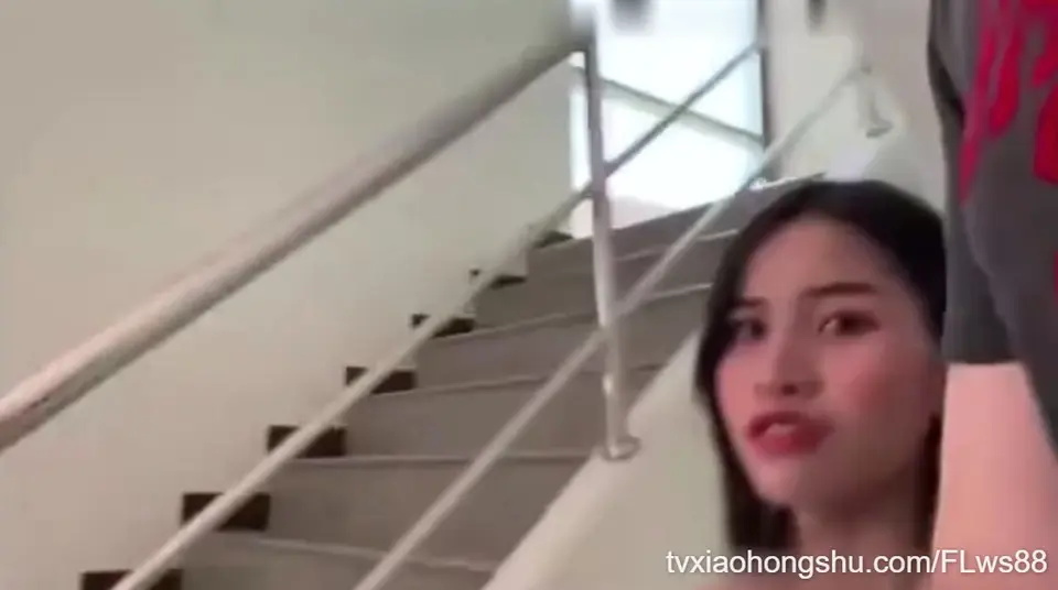 超美极品人妖躺床上口吃大屌美乳