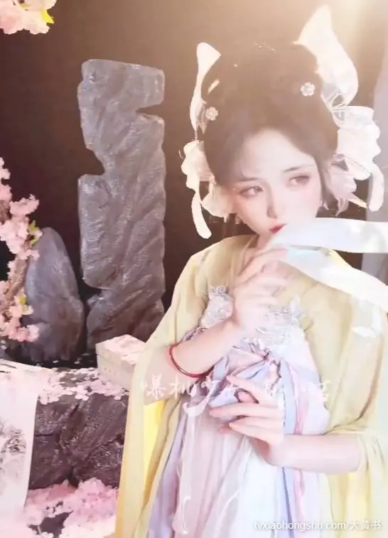 肥臀姐姐喵小吉 如梦令