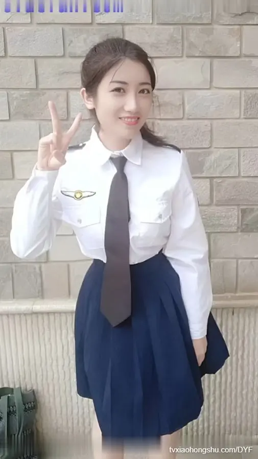 精品推荐高颜值气质美女小学教师李雪梨与男友啪啪不雅视频云盘泄密