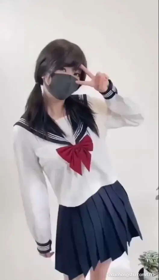 【反差】你也喜欢看起来乖乖的骚母狗