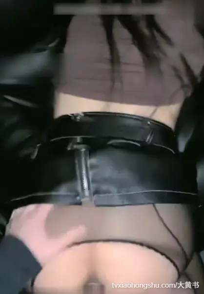 找了个浪荡骚货美女去电影院打炮 黑丝情趣诱惑 无套鸡巴插入骚逼狠狠抽插内射灌满白浆