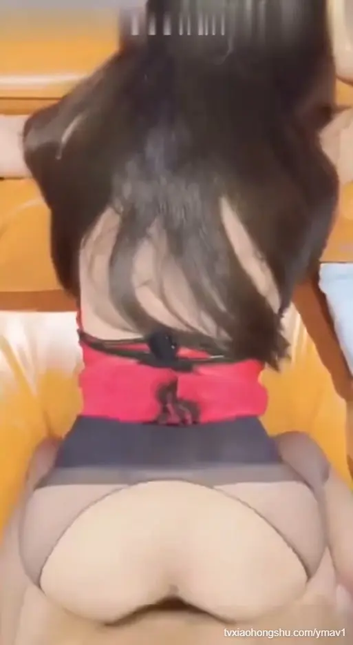 【高颜女神】饥渴人妻出轨体育男大，全程骚话淫欲疯狂抽插！
